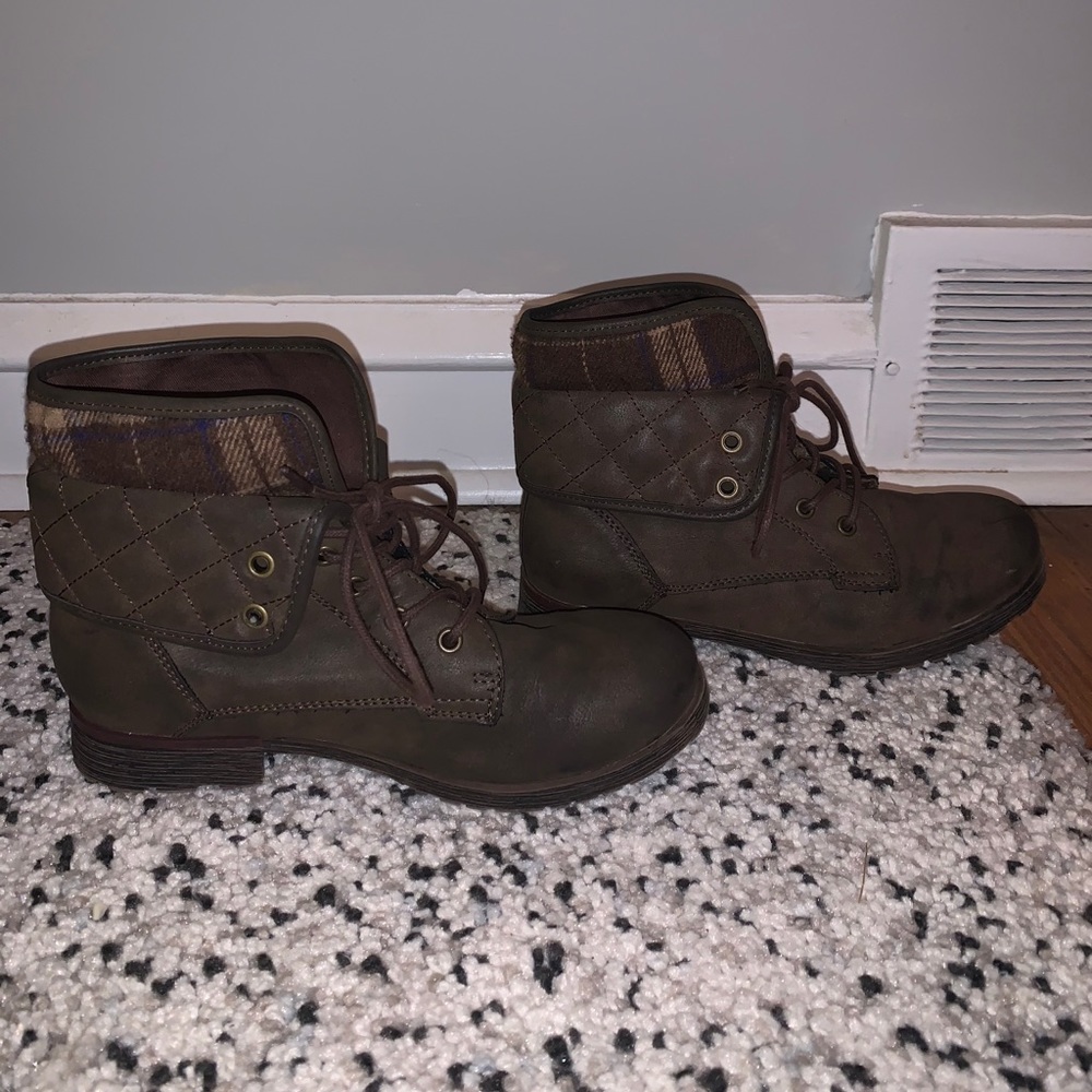 Flannel lined combat boots